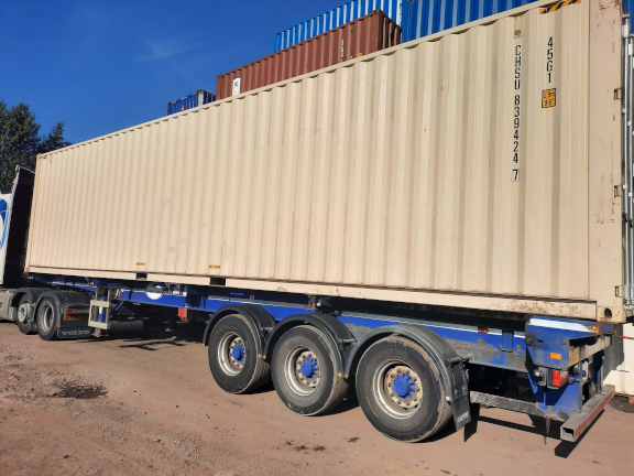 A 40 x 8ft High-Cube Container in Nearly-New (2024-Build) condition, located in Glasgow (Coatbridge)