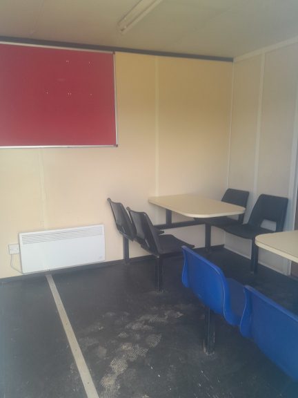 A 26 x 10ft Static Welfare Unit in Ex-Hire Fleet condition, located in Glasgow