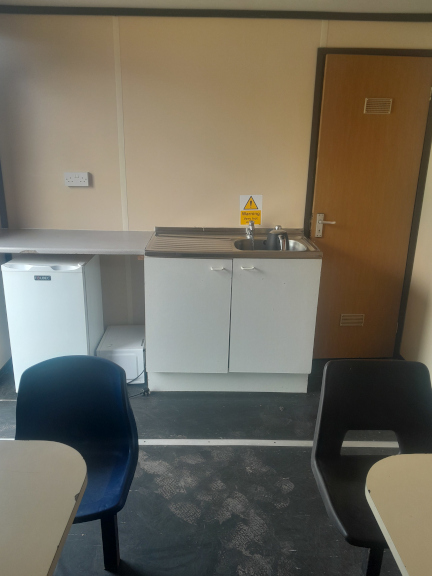 A 26 x 10ft Static Welfare Unit in Ex-Hire Fleet condition, located in Glasgow