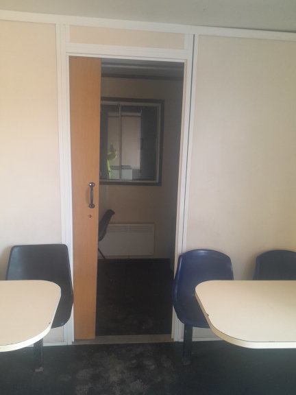 A 26 x 10ft Static Welfare Unit in Ex-Hire Fleet condition, located in Glasgow