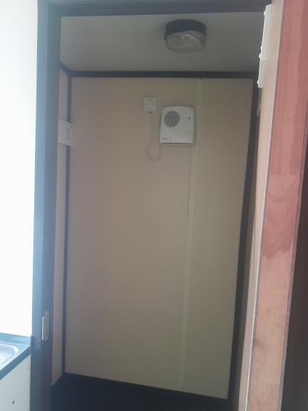 A 26 x 10ft Static Welfare Unit in Ex-Hire Fleet condition, located in Glasgow